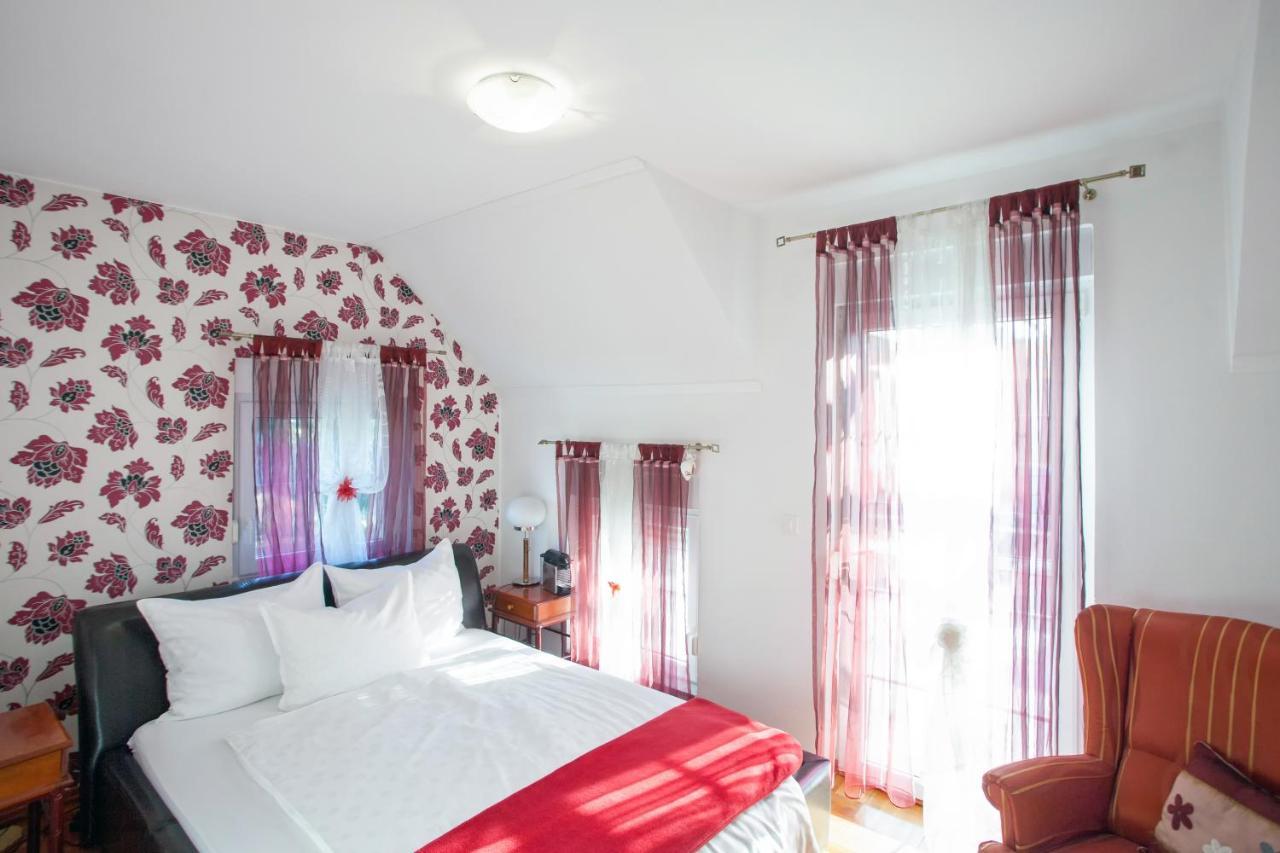 Vila Rosa Vukovar Bed and Breakfast Eksteriør billede