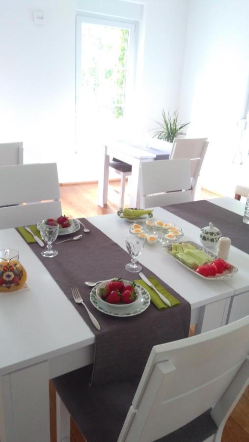 Vila Rosa Vukovar Bed and Breakfast Eksteriør billede
